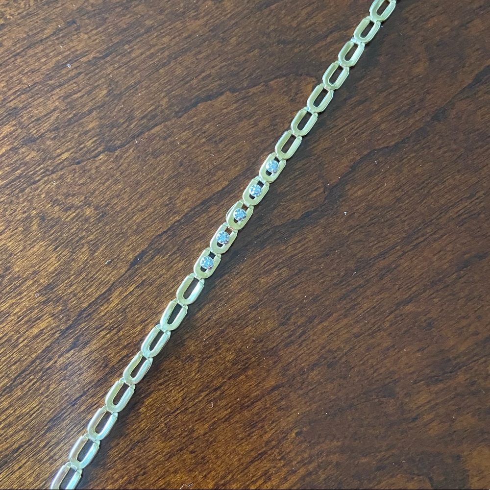 Gold bracelet with crystal gemstones